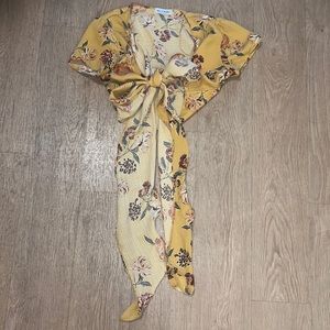 Mustard yellow floral tie-front short sleeve crop top